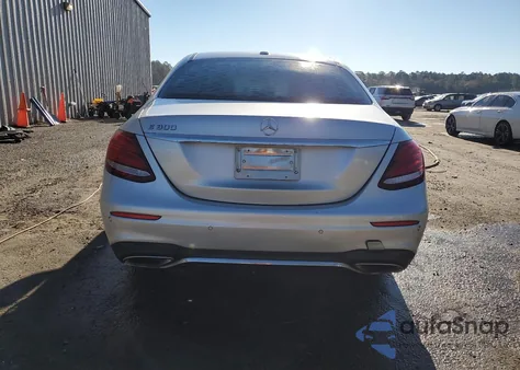 2017 Mercedes-Benz E 300 z USA, uszkodzony, nr VIN WDDZF4JB3HA010448